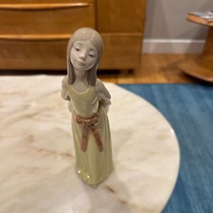 LLADRO 5006 Naughty Girl with Straw Hat 9.5" Porcelain Figurine